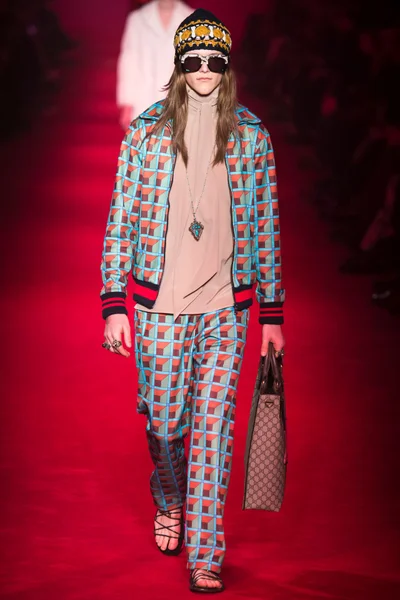 Look 40